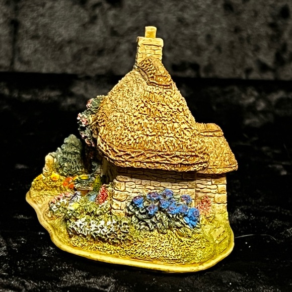 Lilliput Lane -Tuppenny Bun - England Collection - Picture 10 of 12